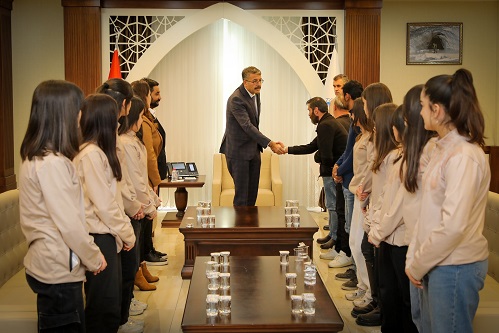 Ters Lale Spor Kulübü Başkanı ve Halk Oyunları Ekibi Vali Ali Çelik’i Ziyaret Etti.