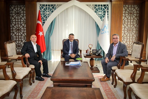 Eski Okul Arkadaşlarından Vali Çelik’e Anlamlı Ziyaret