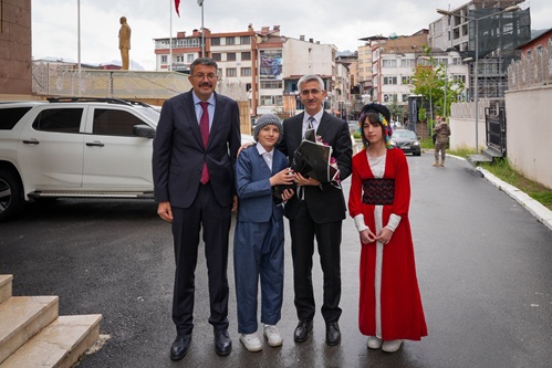 Milli Eğitim Bakan Yardımcısı Sayın Nazif Yılmaz, Vali Ali Çelik’i Makamında Ziyaret Etti