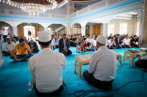 Vali Çelik, Merkez Ulu Cami’de 15 Temmuz Şehitleri Anısına Düzenlenen Programa Katıldı